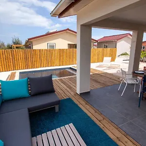 Villa Kas Honkie Tonkie, Playa
